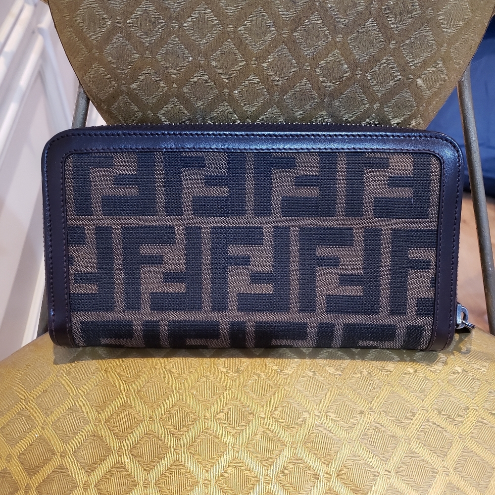 FENDI ZIP AROUND LONG WALLET